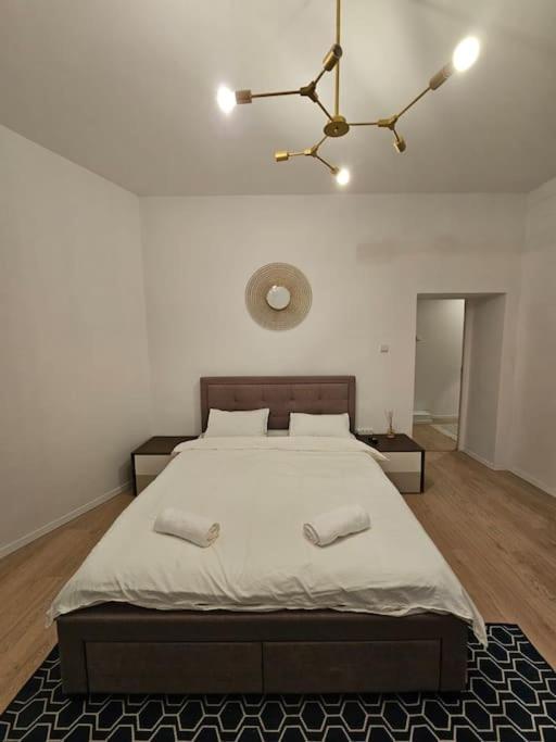 Heart Of Center 4br 2bath 10 Pers Bucharest