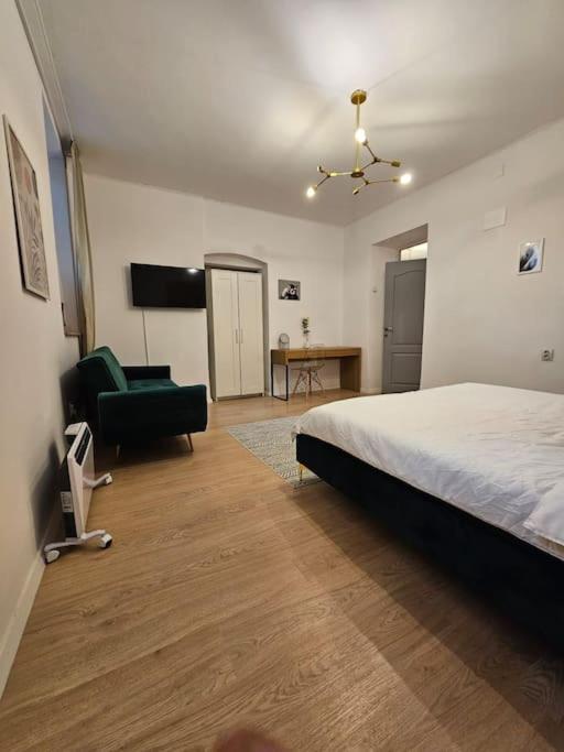Heart Of Center 4br 2bath 10 Pers Apartment *