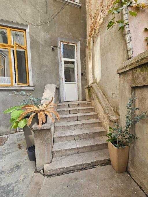 Apartment Heart Of Center 4br 2bath 10 Pers *