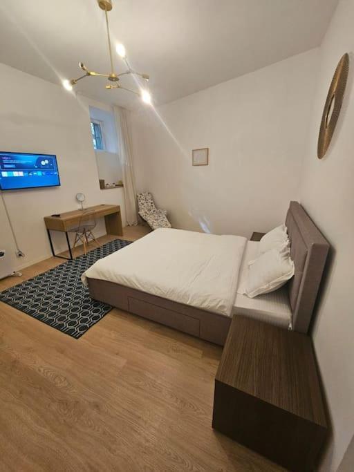 Heart Of Center 4br 2bath 10 Pers Bucharest