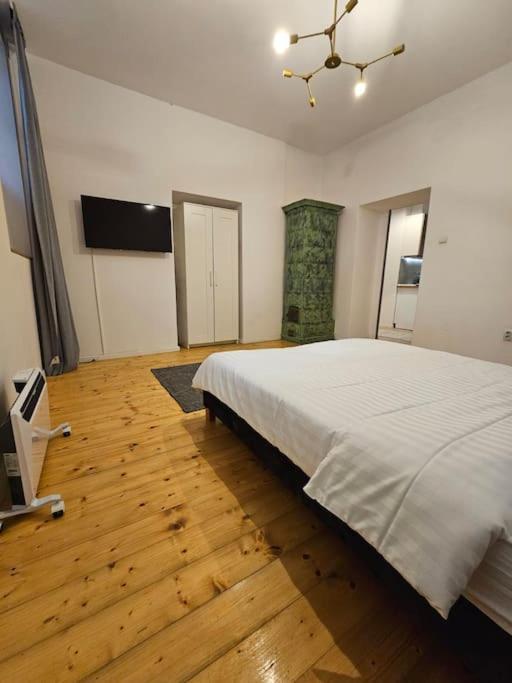 Heart Of Center 4br 2bath 10 Pers